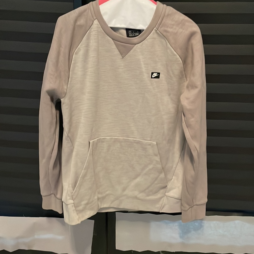 Men’s Nike crew neck with front pocket, two tone, tan/lighter tan, size L